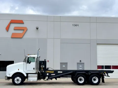 More photos of 2007 KENWORTH T800 at Forge Truck Centers - Texas, TX