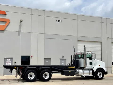 More photos of 2007 KENWORTH T800 at Forge Truck Centers - Texas, TX