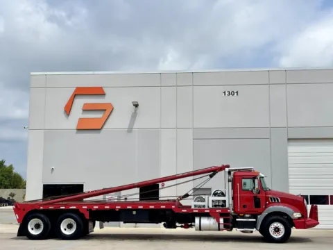 Another view of 2009 MACK GU813 for sale in Hutchins, TX at Forge Truck Centers - Texas