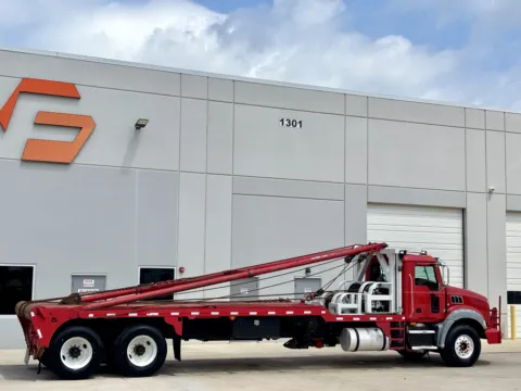More photos of 2009 MACK GU813 at Forge Truck Centers - Texas, TX
