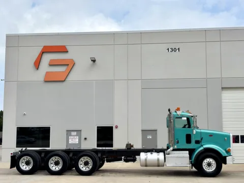 Another view of 2013 PETERBILT 365 for sale in Hutchins, TX at Forge Truck Centers - Texas