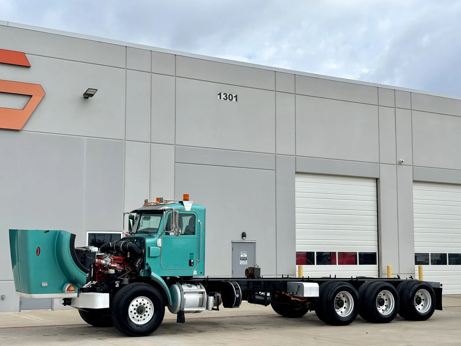 2013 Peterbilt 365 - image 10