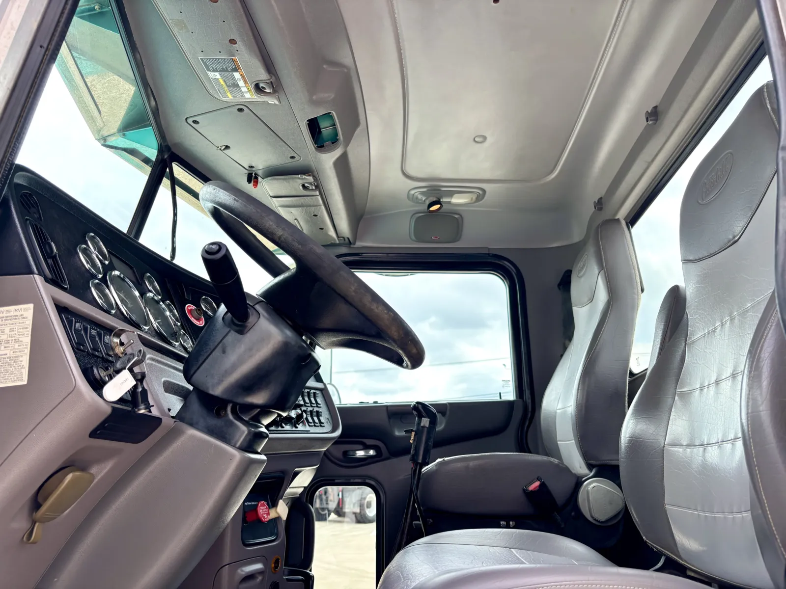 2013 Peterbilt 365 - image 14