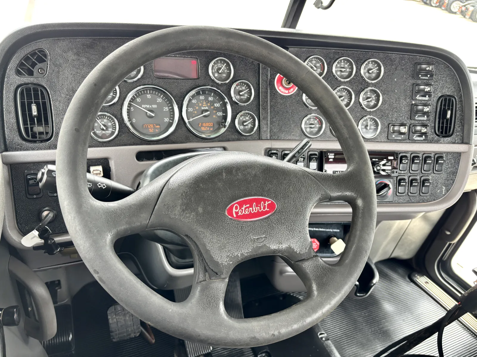 2013 Peterbilt 365 - image 16