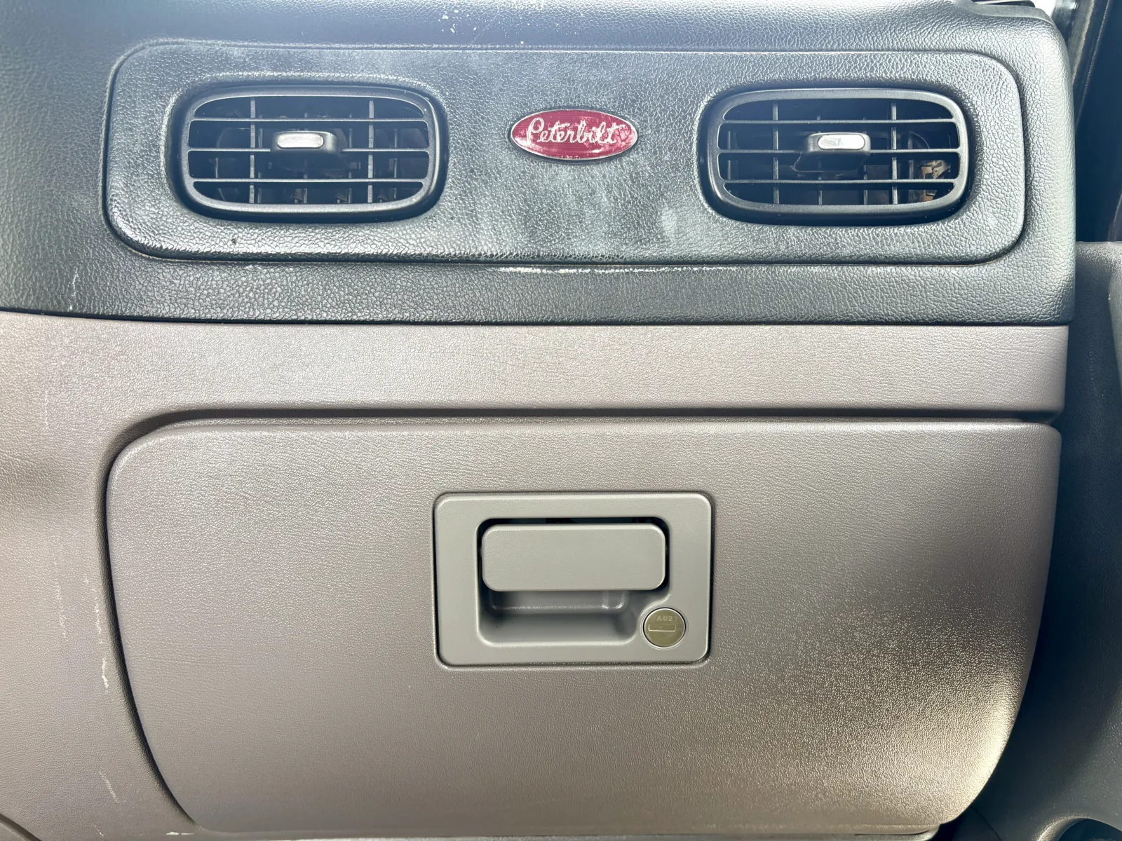 2013 Peterbilt 365 - image 19