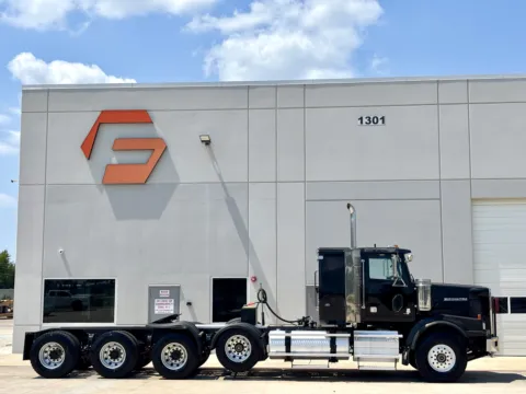 Another view of 2011 WESTERN STAR 4900 SA for sale in Hutchins, TX at Forge Truck Centers - Texas