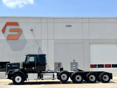 More photos of 2011 WESTERN STAR 4900 SA at Forge Truck Centers - Texas, TX