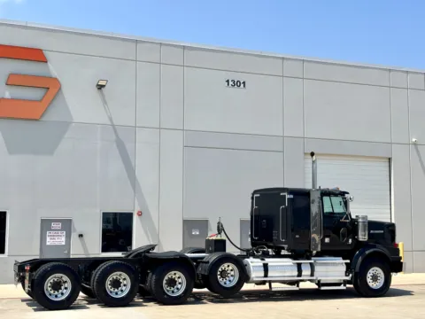 More photos of 2011 WESTERN STAR 4900 SA at Forge Truck Centers - Texas, TX