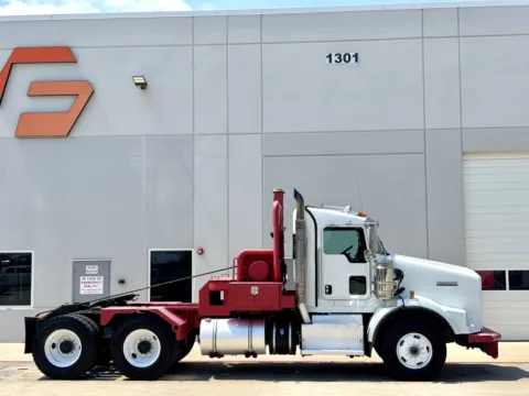 Another view of 2012 KENWORTH T800 for sale in Hutchins, TX at Forge Truck Centers - Texas
