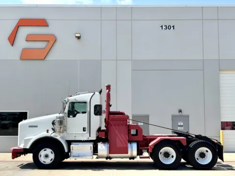 More photos of 2012 KENWORTH T800 at Forge Truck Centers - Texas, TX