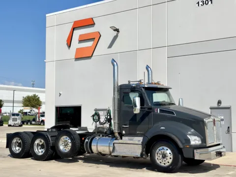 2020 KENWORTH T880 for sale in Hutchins, TX