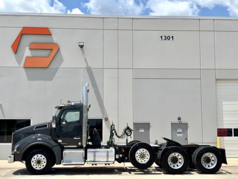 More photos of 2020 KENWORTH T880 at Forge Truck Centers - Texas, TX