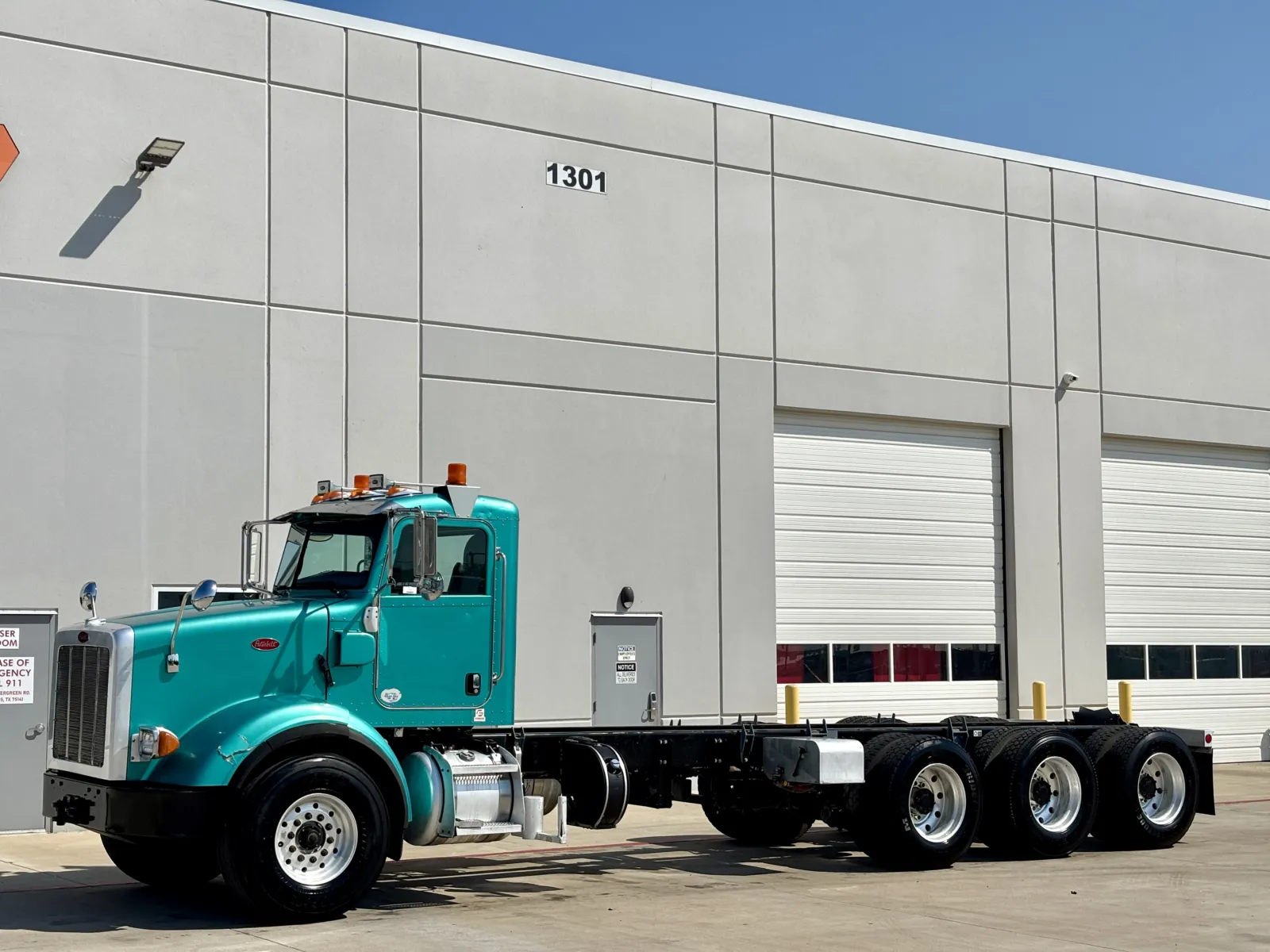 2014 Peterbilt 365 - image 2