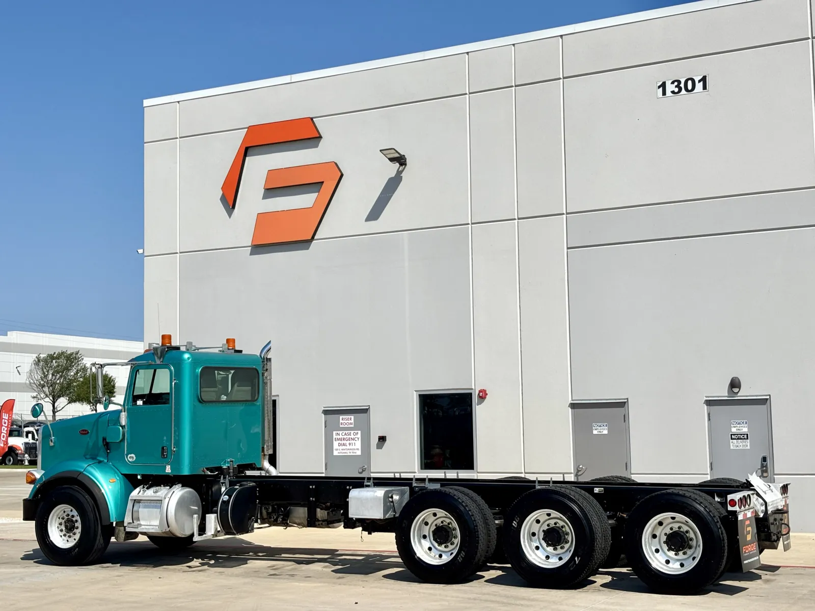 2014 Peterbilt 365 - image 6