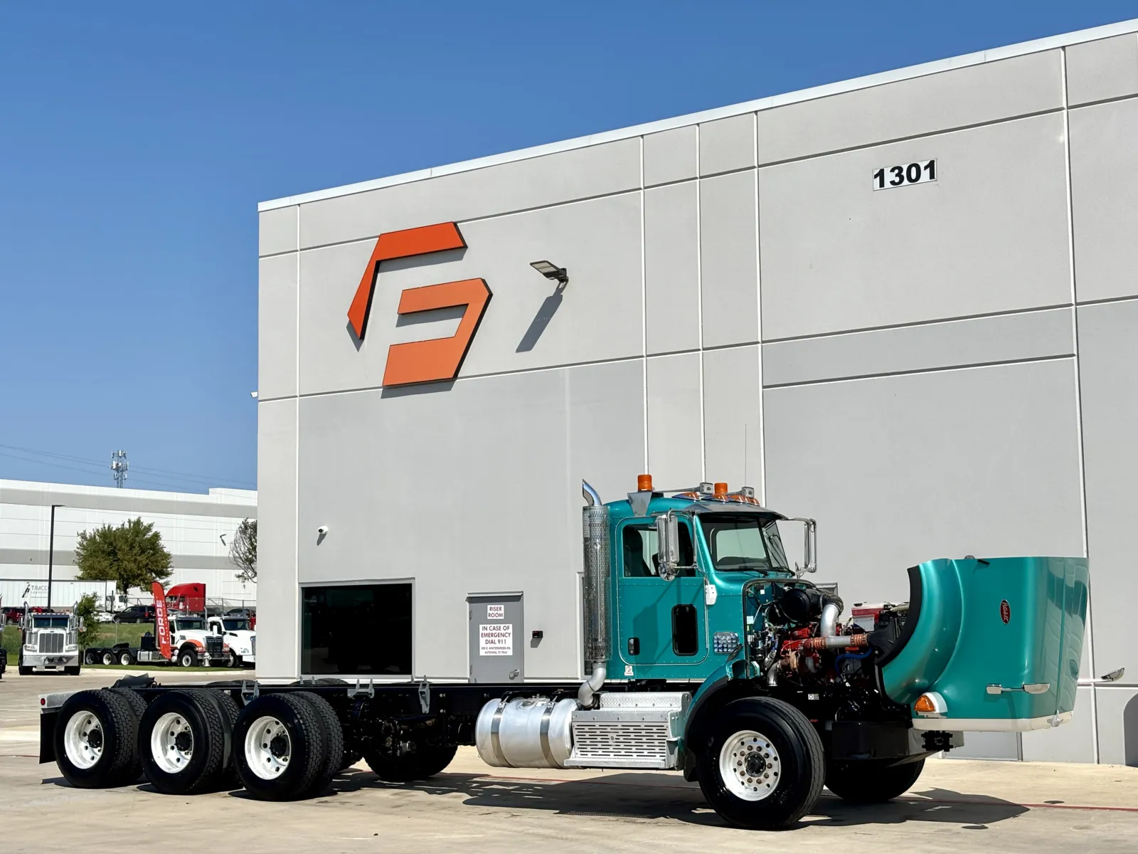 2014 Peterbilt 365 - image 9