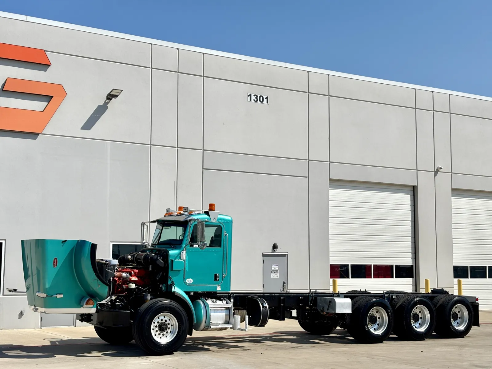 2014 Peterbilt 365 - image 10