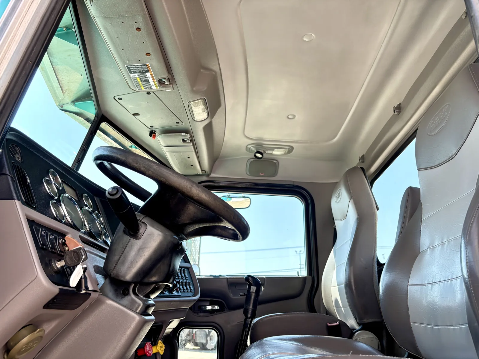 2014 Peterbilt 365 - image 14