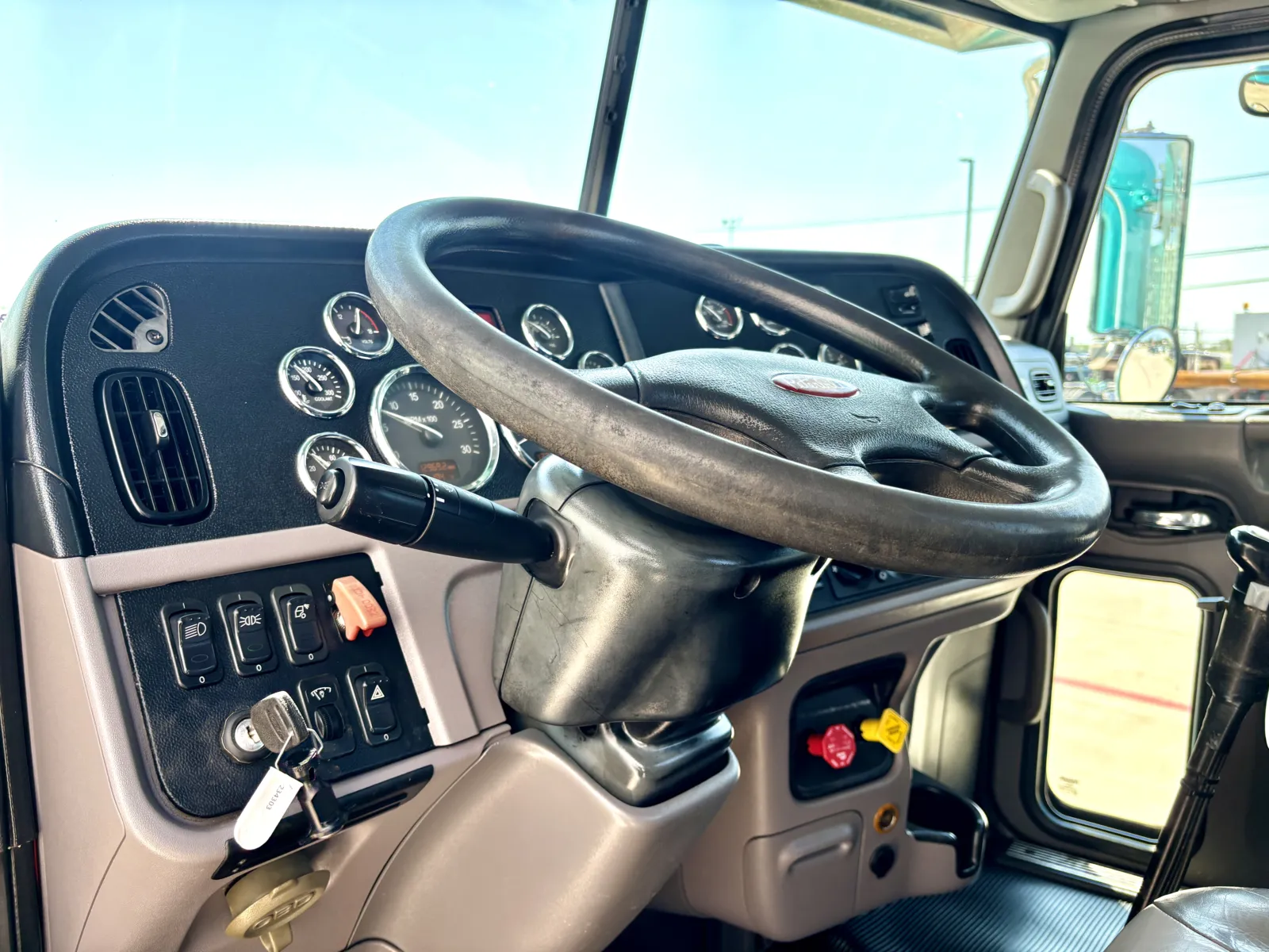 2014 Peterbilt 365 - image 15