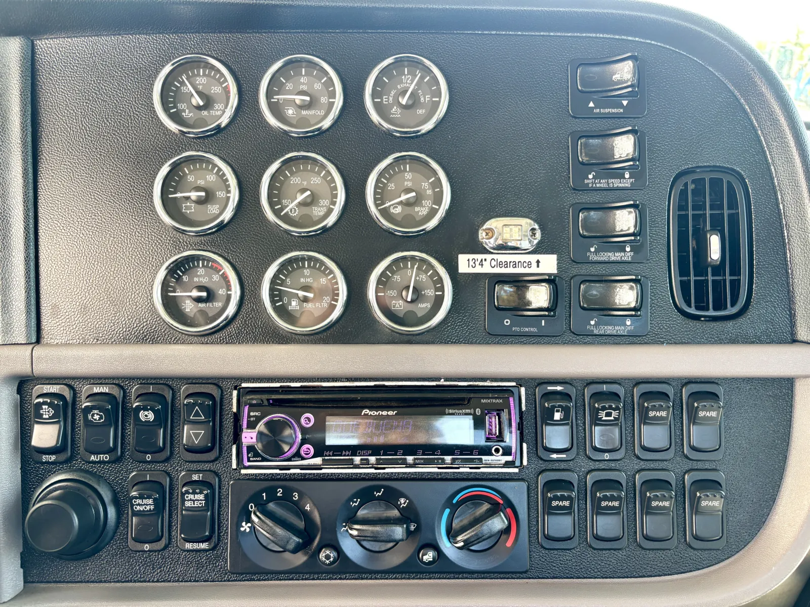 2014 Peterbilt 365 - image 18