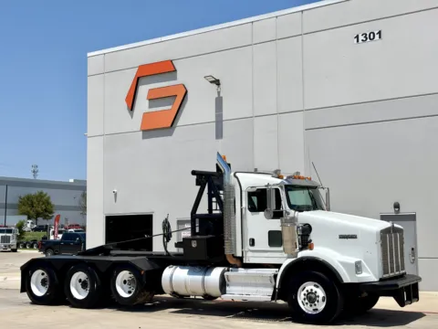 2009 KENWORTH T800 for sale in Hutchins, TX