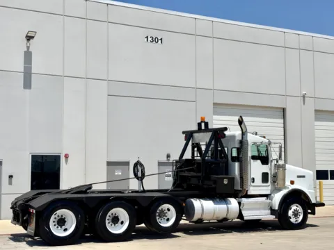 More photos of 2009 KENWORTH T800 at Forge Truck Centers - Texas, TX
