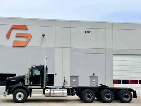 More photos of 2026 KENWORTH T800 at Forge Truck Centers - Texas, TX