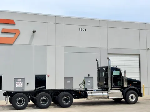 More photos of 2026 KENWORTH T800 at Forge Truck Centers - Texas, TX