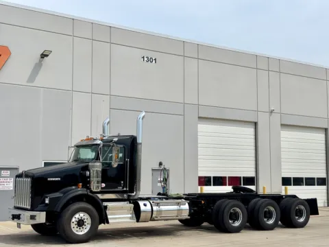 Photos of 2026 KENWORTH T800 for sale in Hutchins, TX at Forge Truck Centers - Texas