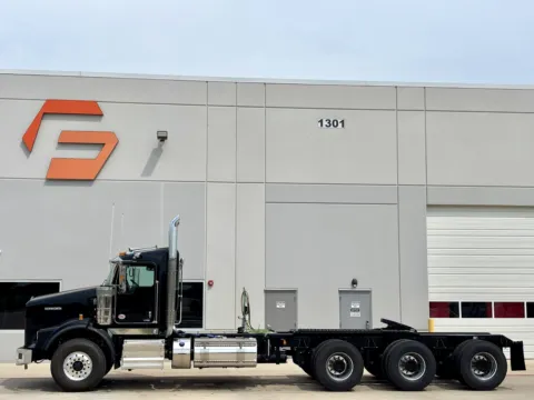 More photos of 2026 KENWORTH T800 at Forge Truck Centers - Texas, TX