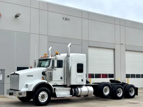 Photos of 2016 KENWORTH T800 for sale in Hutchins, TX at Forge Truck Centers - Texas
