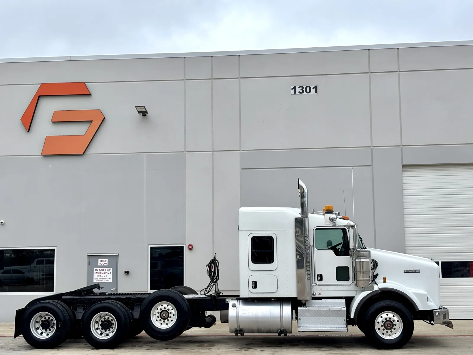 2016 Kenworth T800 - image 3