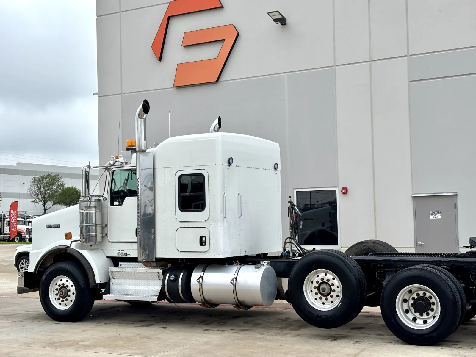 2016 Kenworth T800 - image 8