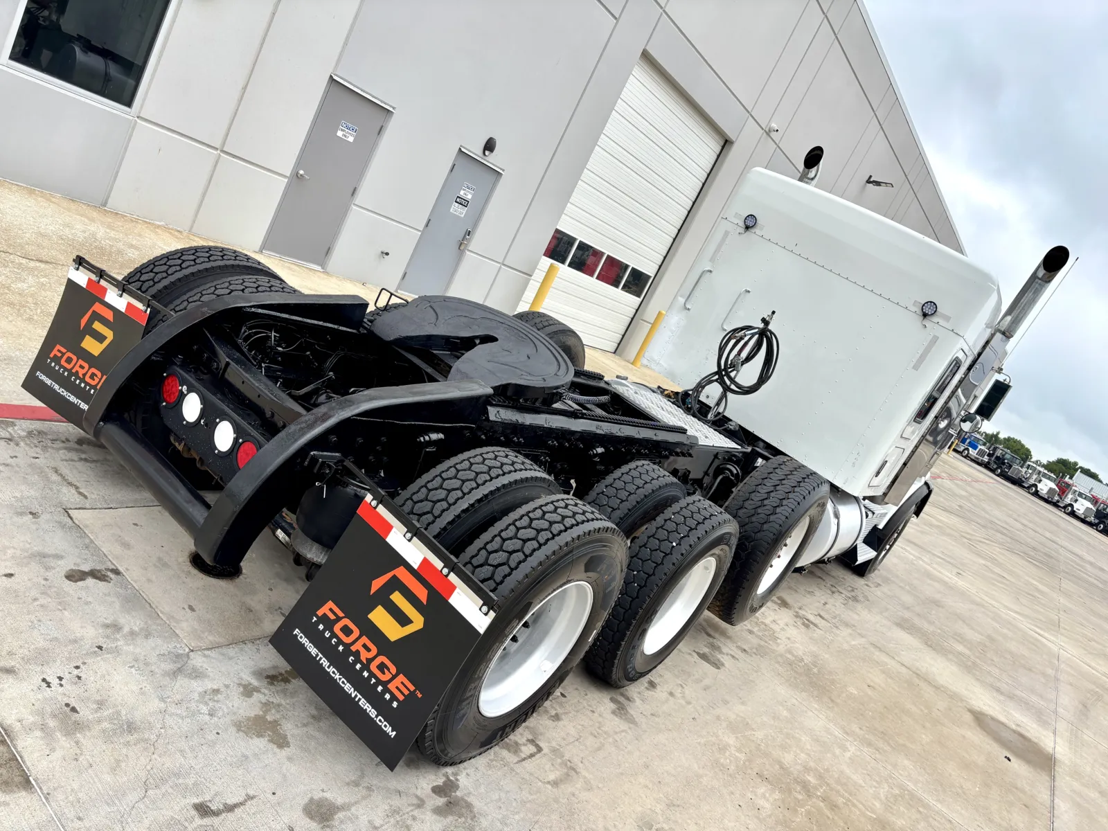 2016 Kenworth T800 - image 11