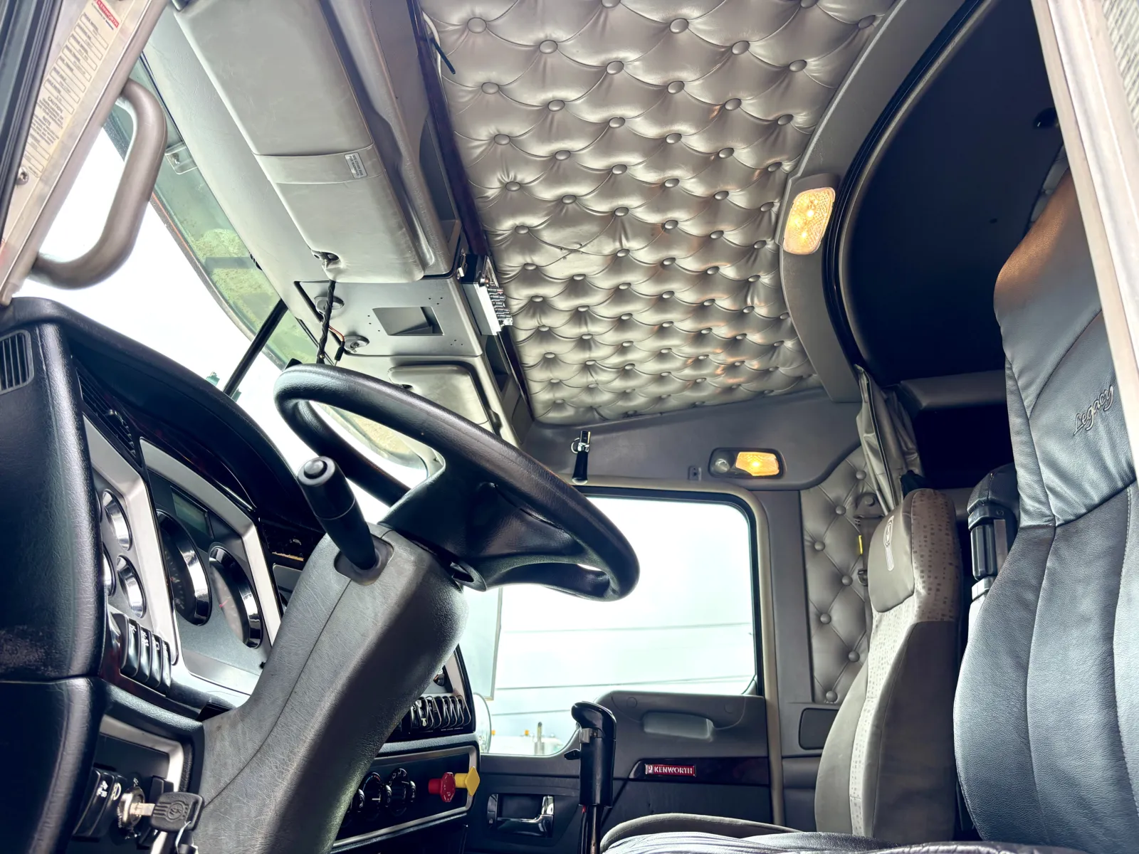 2016 Kenworth T800 - image 14