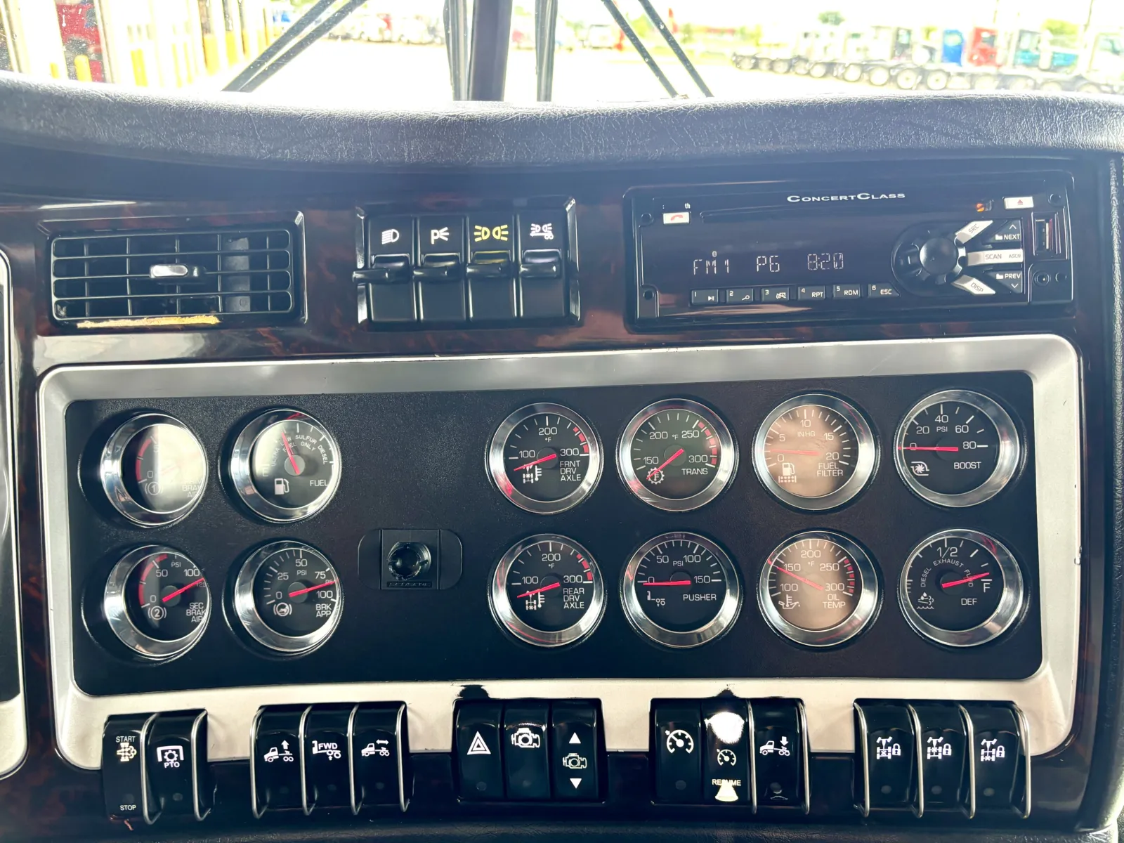 2016 Kenworth T800 - image 18