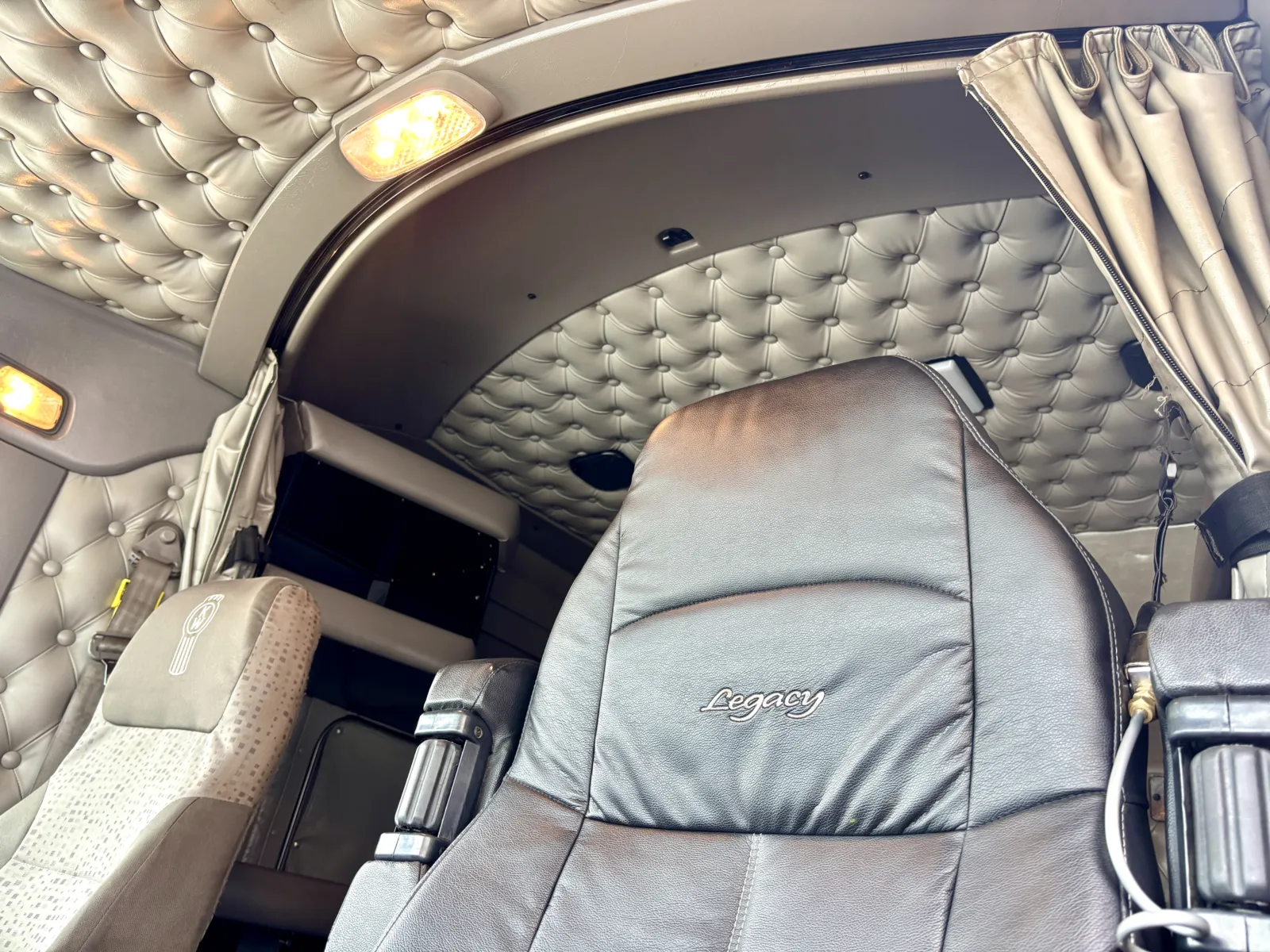 2016 Kenworth T800 - image 20