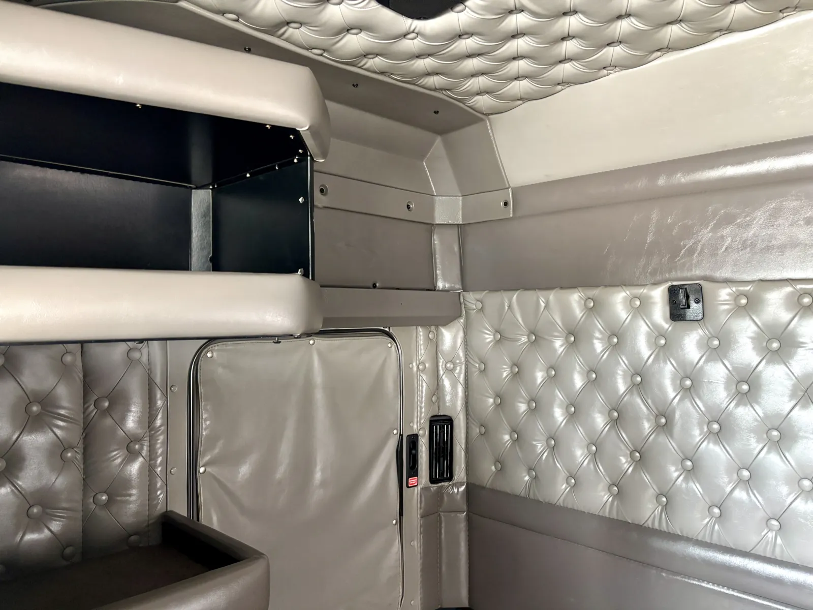 2016 Kenworth T800 - image 22