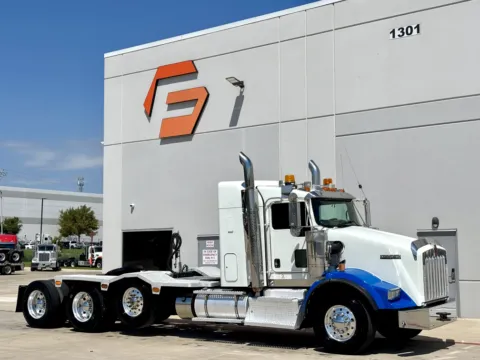 2014 KENWORTH T800 for sale in Hutchins, TX