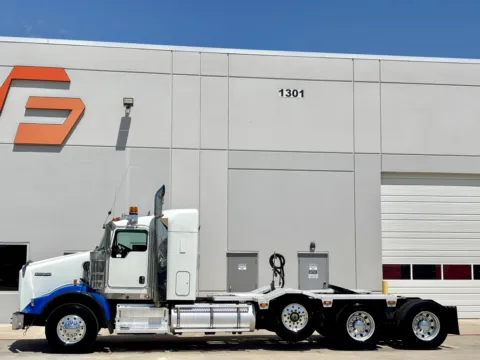 More photos of 2014 KENWORTH T800 at Forge Truck Centers - Texas, TX