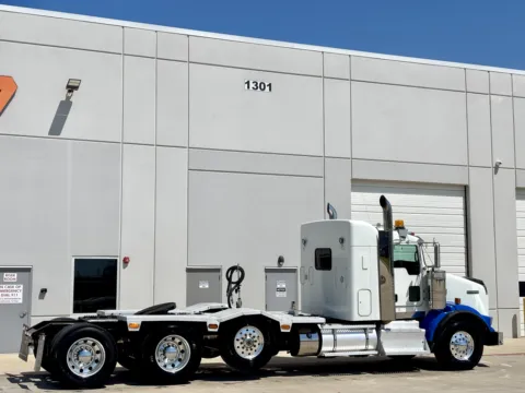 More photos of 2014 KENWORTH T800 at Forge Truck Centers - Texas, TX