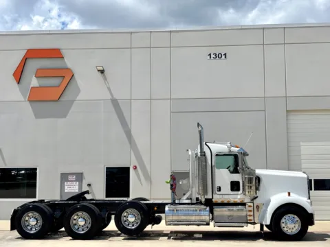 Another view of 2017 KENWORTH W900 for sale in Hutchins, TX at Forge Truck Centers - Texas