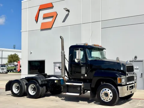 2019 MACK PINNACLE for sale in Hutchins, TX