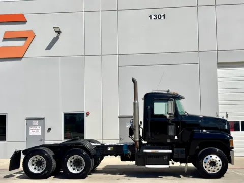 Another view of 2019 MACK PINNACLE for sale in Hutchins, TX at Forge Truck Centers - Texas