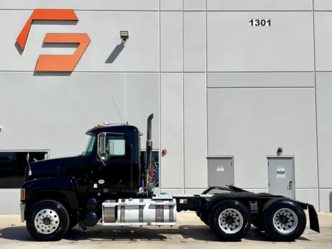 More photos of 2019 MACK PINNACLE at Forge Truck Centers - Texas, TX
