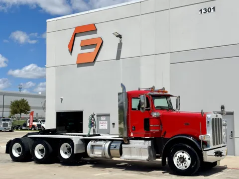 2015 PETERBILT 389 for sale in Hutchins, TX