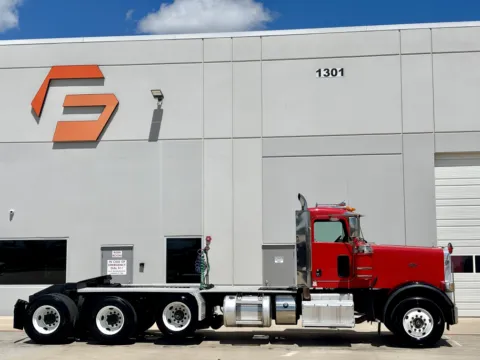 Another view of 2015 PETERBILT 389 for sale in Hutchins, TX at Forge Truck Centers - Texas
