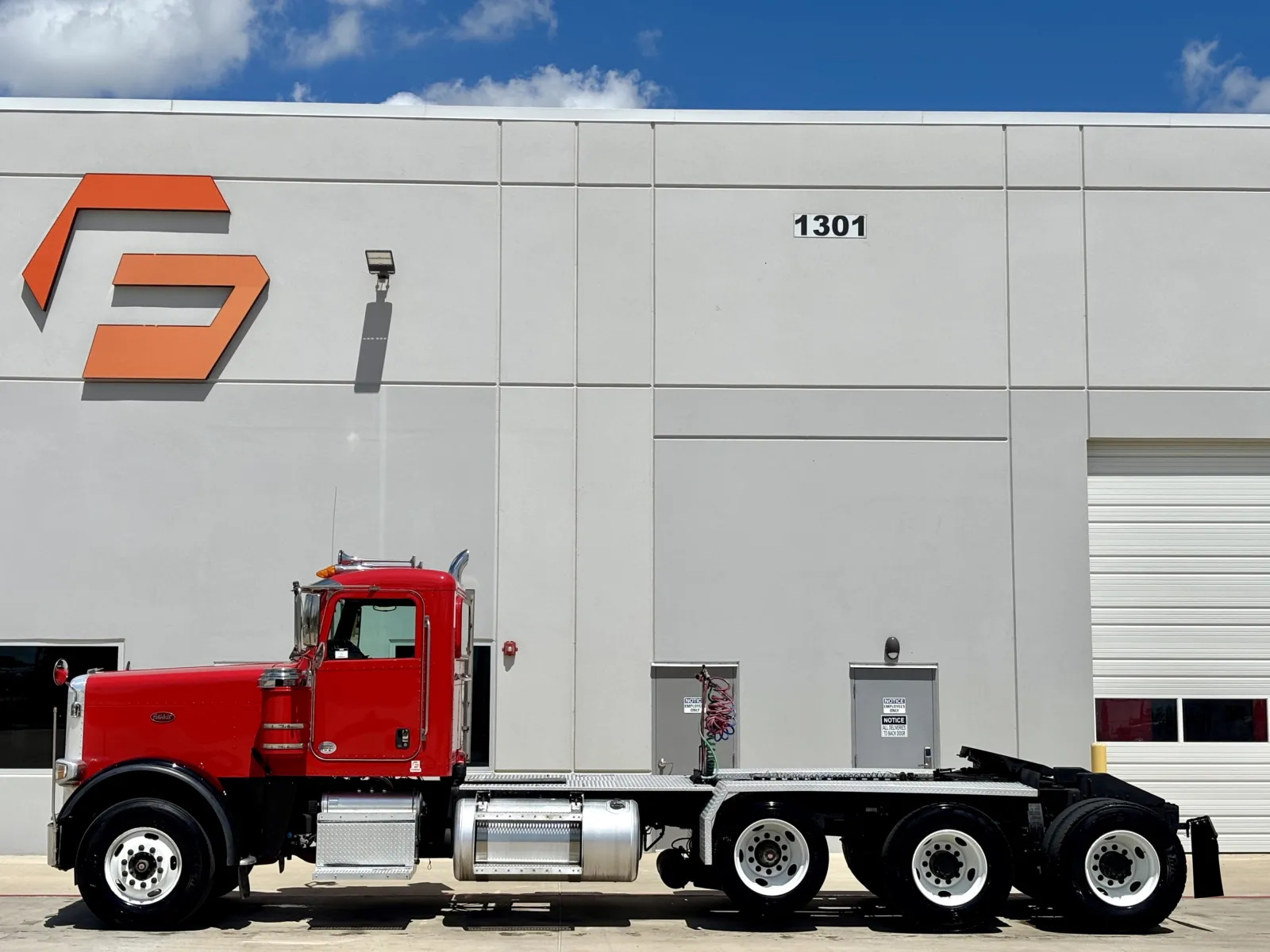 2015 Peterbilt 389 - image 4