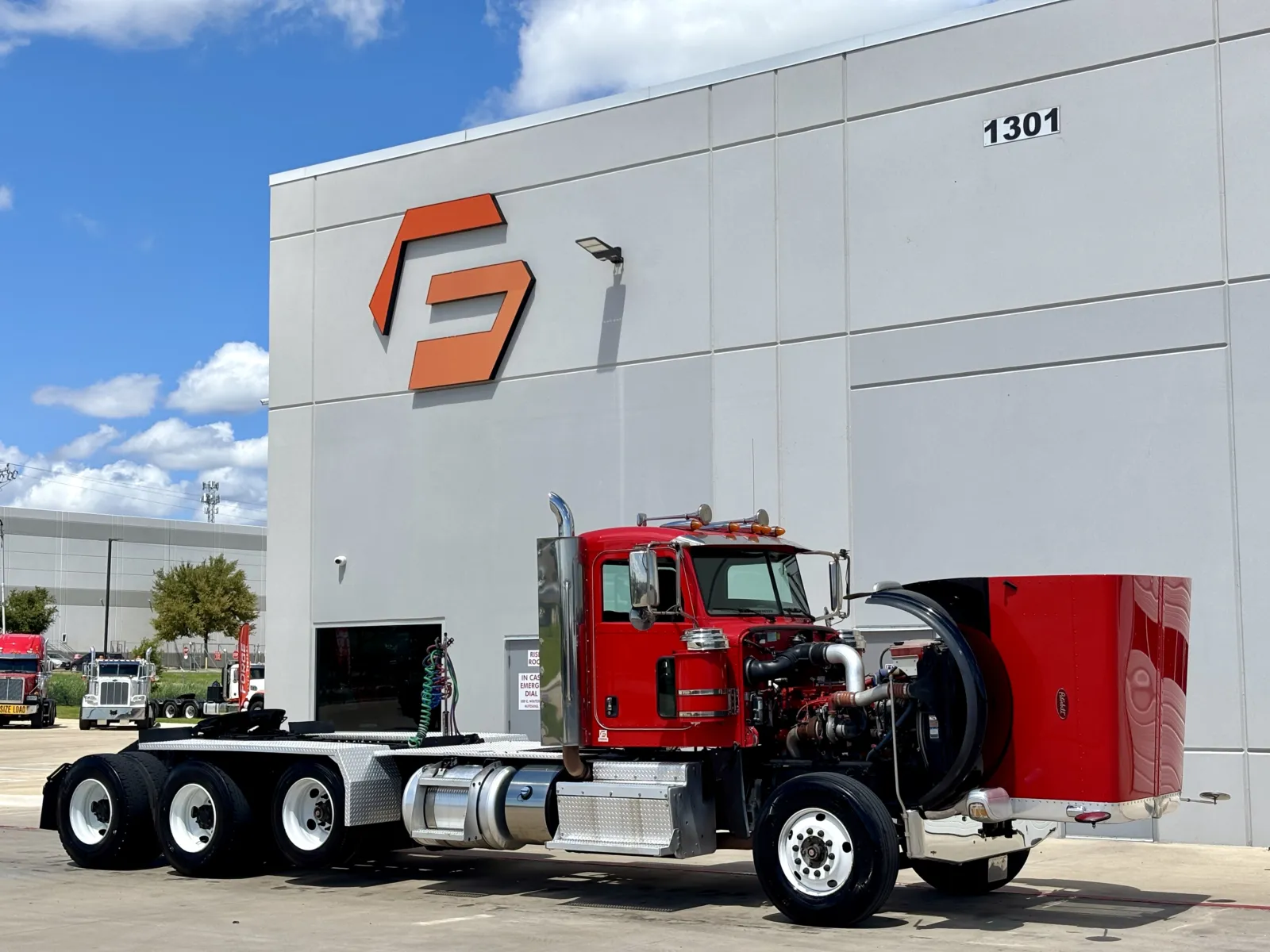 2015 Peterbilt 389 - image 9