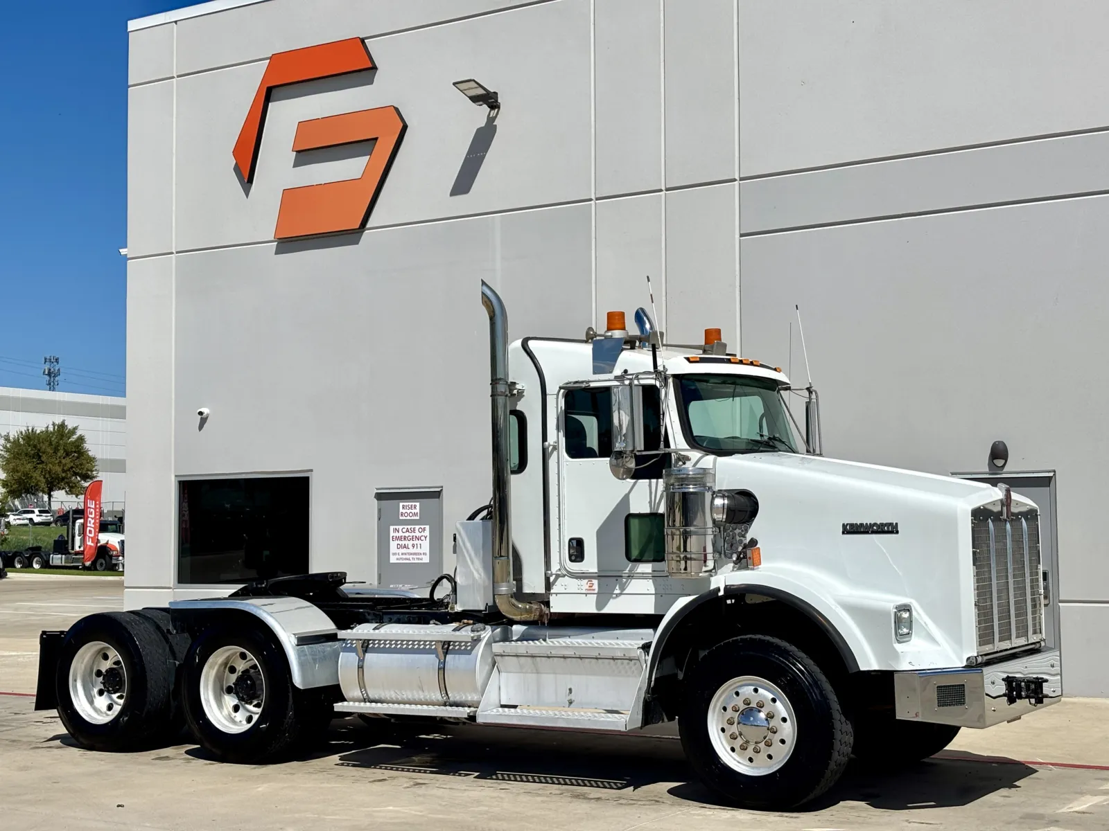 2007 KENWORTH T800 for sale in Hutchins, TX