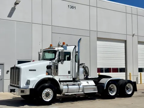 Photos of 2007 KENWORTH T800 for sale in Hutchins, TX at Forge Truck Centers - Texas